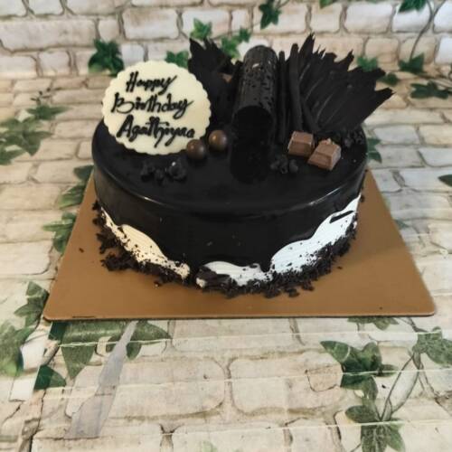 Kitkat Cake (Kitkat Chocolate Crushed And Added In Layers)