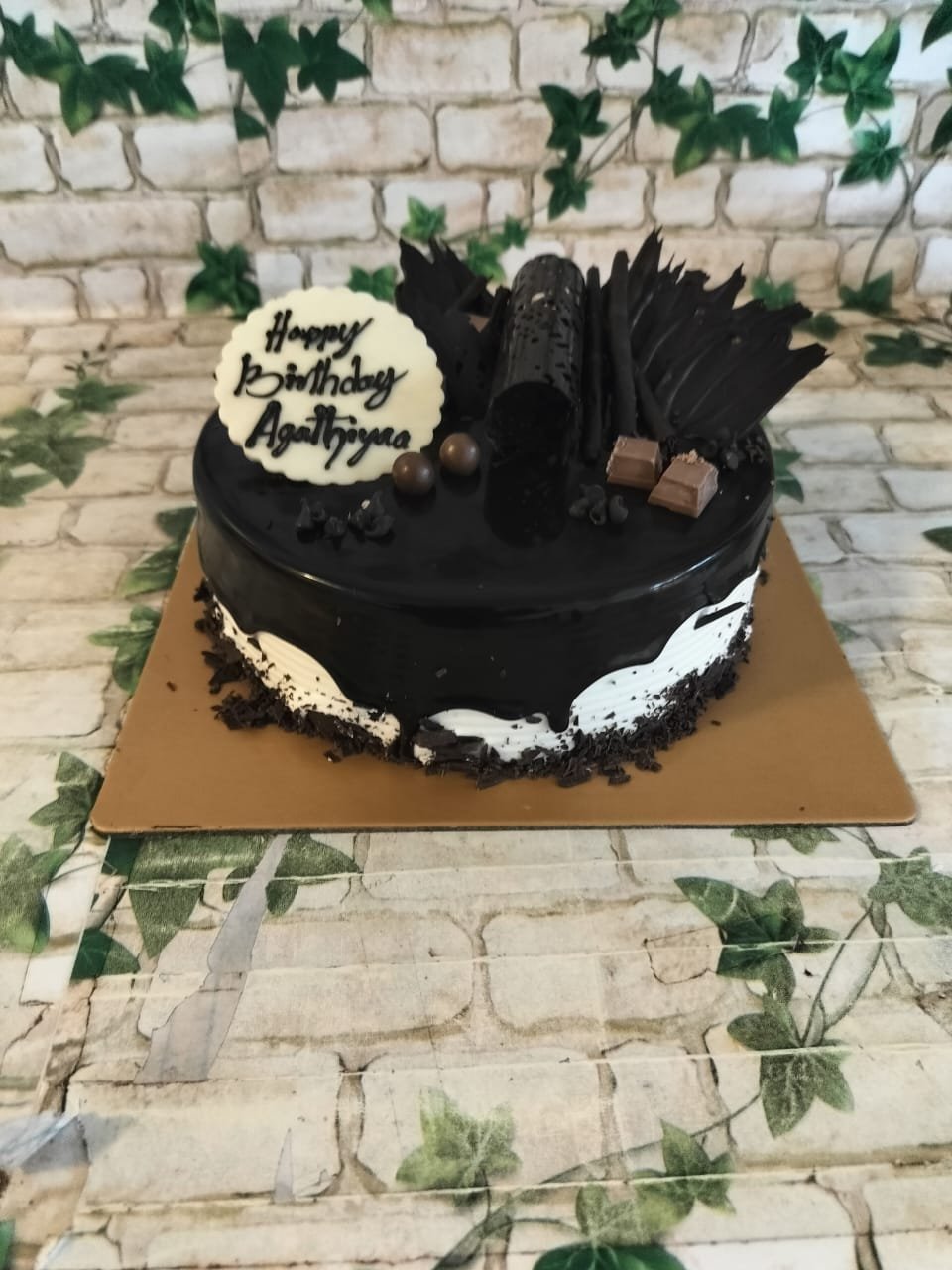 Kitkat Cake (Kitkat Chocolate Crushed And Added In Layers)
